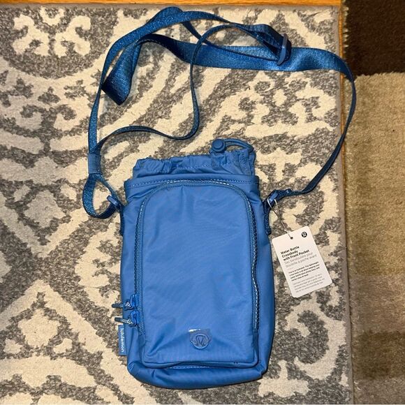NWT Water Bottle Crossbody with Front Pocket 2L Pool Party Blue Lululemon